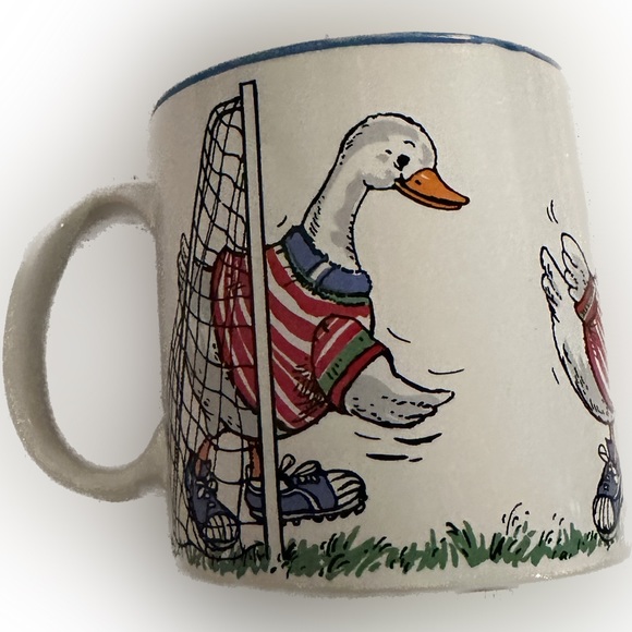 Vintage Potpourri Press Duck Soccer Mug ‘80’s/90’s Coffee Tea Soup Made in Japan - Picture 2 of 3